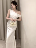 2025 Hottie Temperament Slimy French Sleeveless Sleeveless White Dress Women's Summer Bag Hip Fishtail Dress