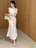 2025 Hottie Temperament Slimy French Sleeveless Sleeveless White Dress Women's Summer Bag Hip Fishtail Dress